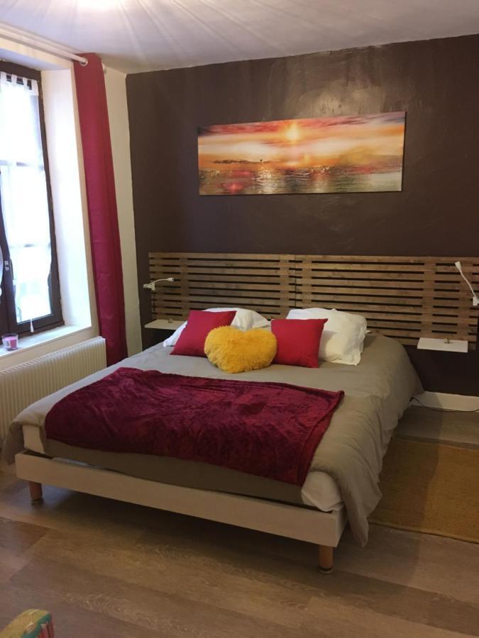 L Auberge Du Lion D Or Nanteuil-sur-Marne Kültér fotó